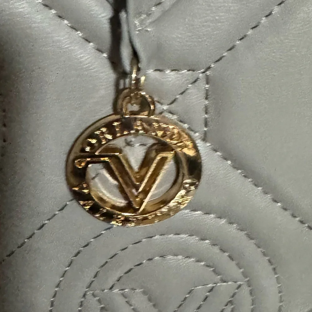 New VALENTINO ORLANDI TOTE BAG WITH PENDANT LIGHT GREY w/Guitar strap - Picture 5 of 14